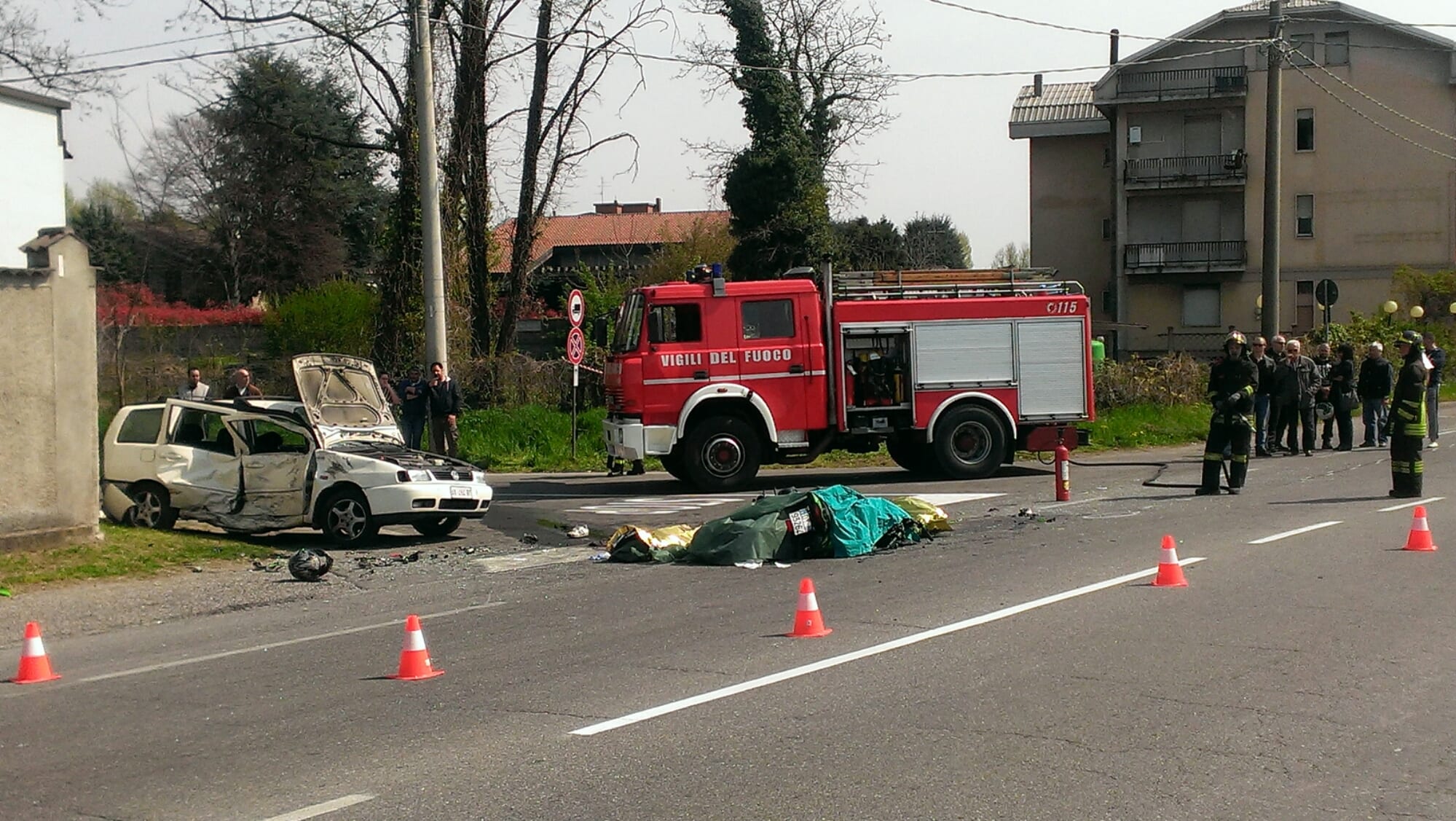 Scontro mortale in via Bergamo: morti due motociclisti