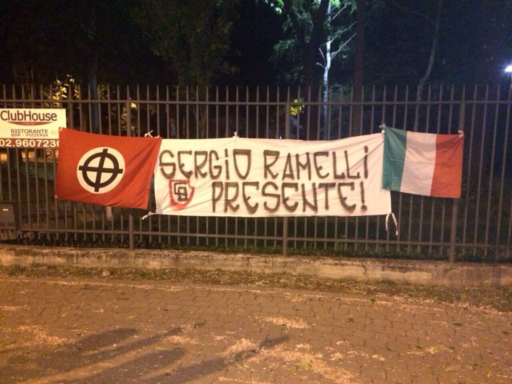 Striscione e bandiere per ricordare Ramelli