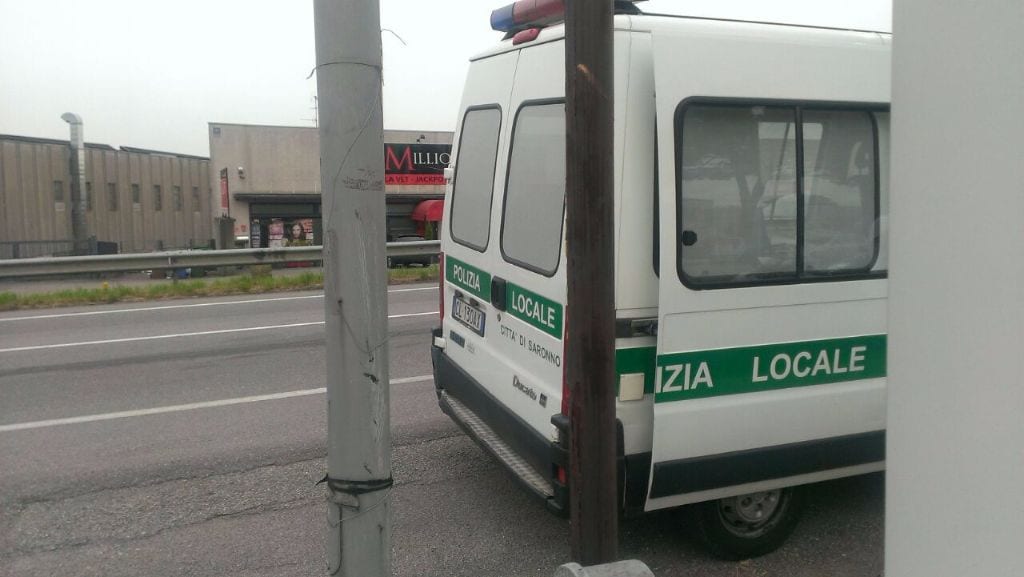 Due incidenti a Saronno: tamponamento in viale Lombardia e caduta dalla bici