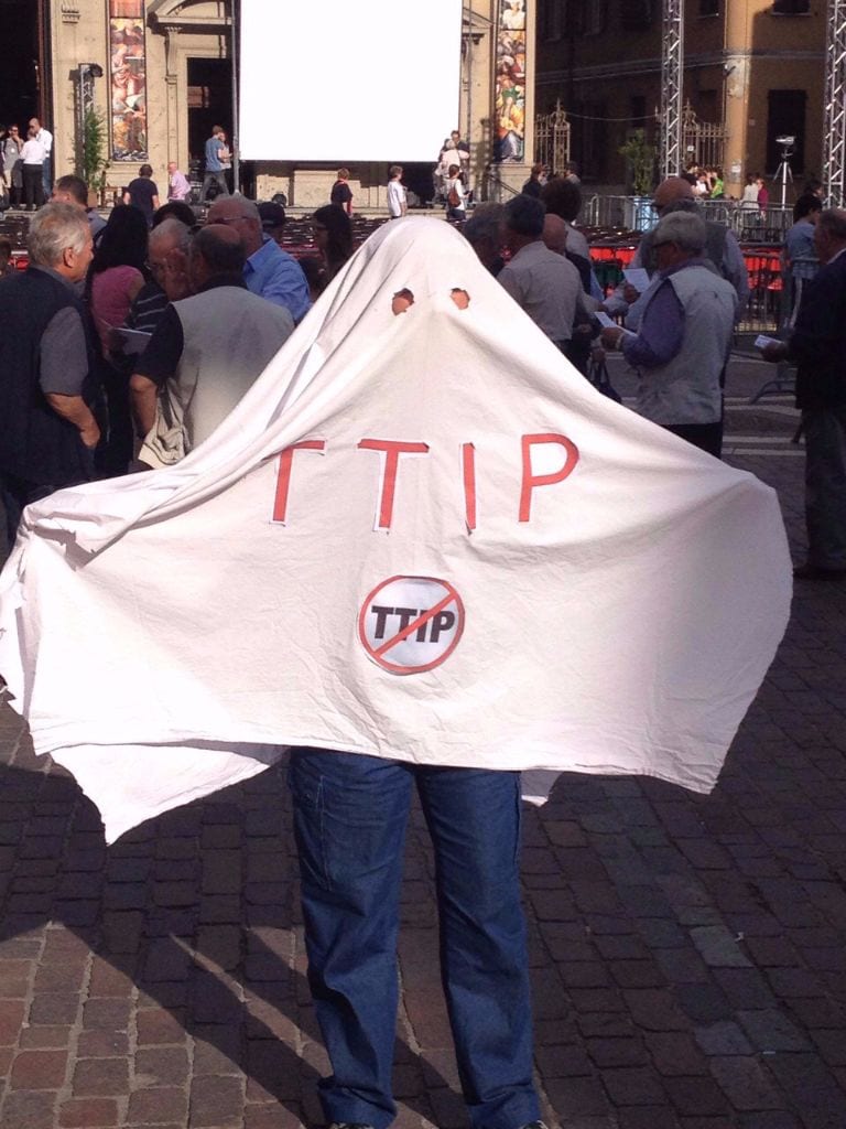 Ttip, Saronno si mobilita: dal fantasma in piazza all’apericena di venerdì 15