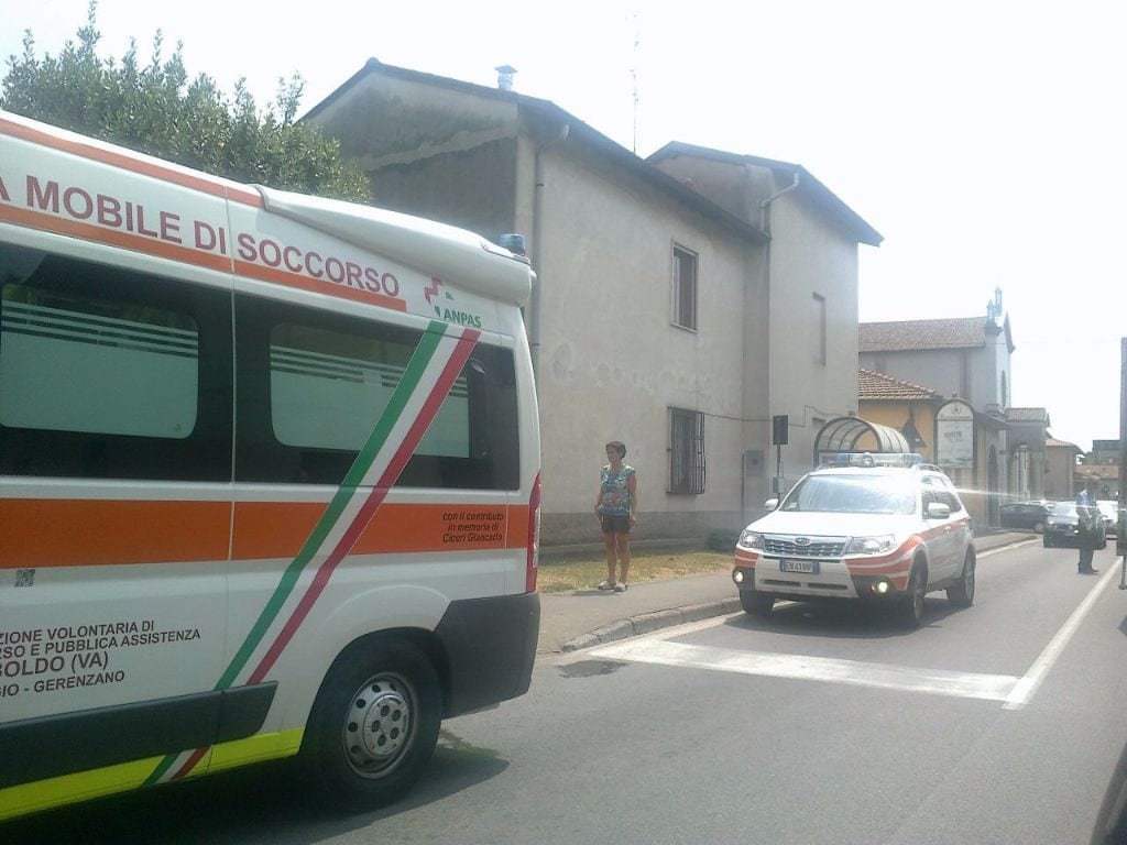 Gerenzano, caduta dalla bici in zona centri commerciali: finisce all’ospedale