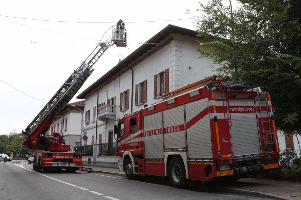 Primi freddi, stufe e caminetti: i consigli dei pompieri di Lazzate contro gli incendi domestici