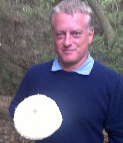 Alberto Paleardi fungiatt trova una enorme mazza di tamburo