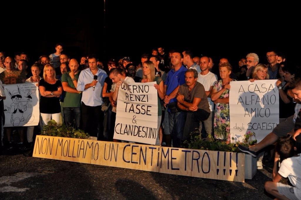 Profughi: 400 in piazza a Lazzate per dire no alla tendopoli