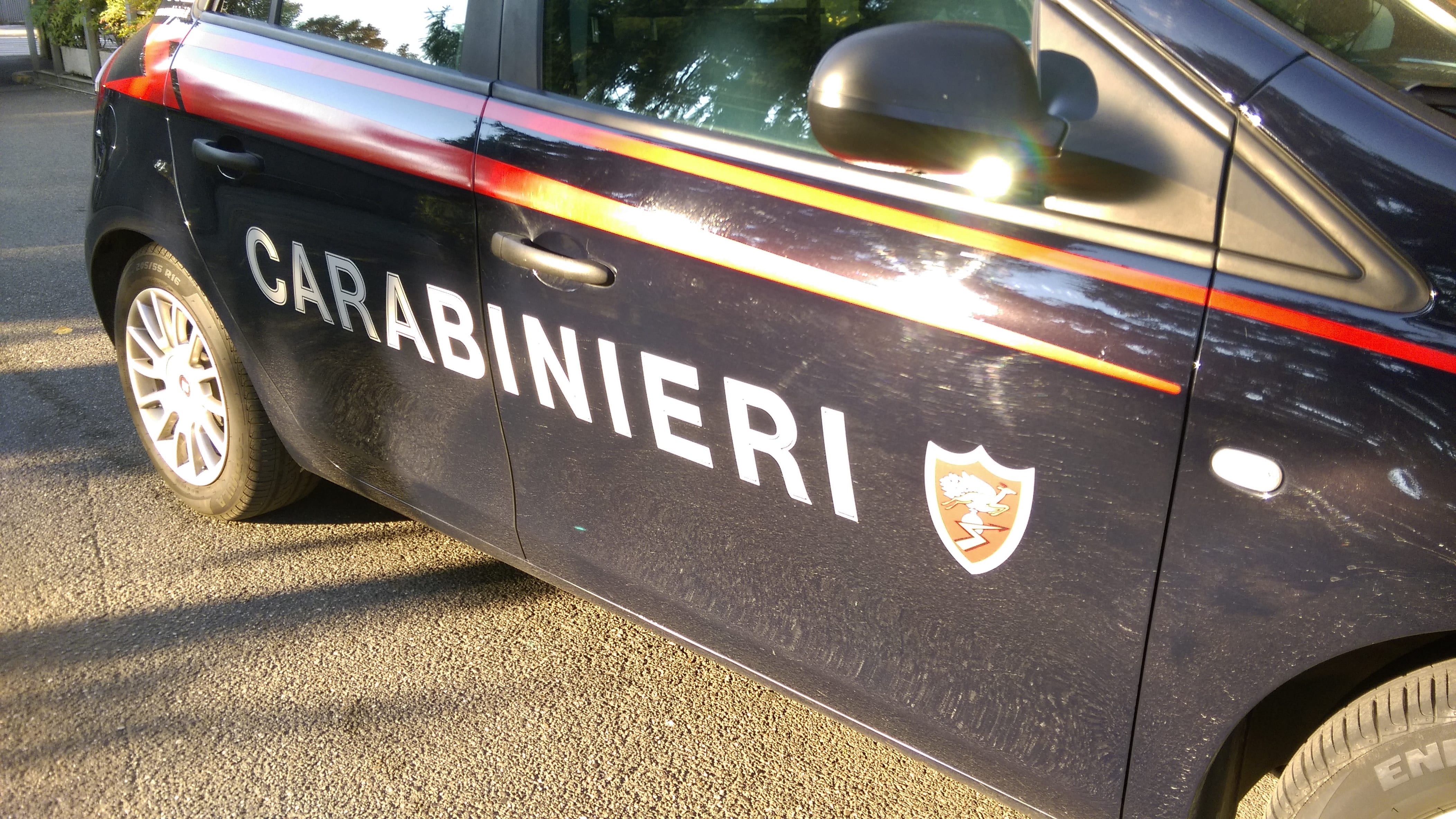 Con l’auto rubata a Lazzate vanno a svaligiare macchina del caffè in ospedale: arrestati