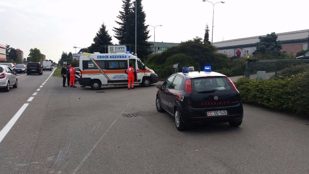Gerenzano, auto contro moto: centauro ferito sulla Varesina