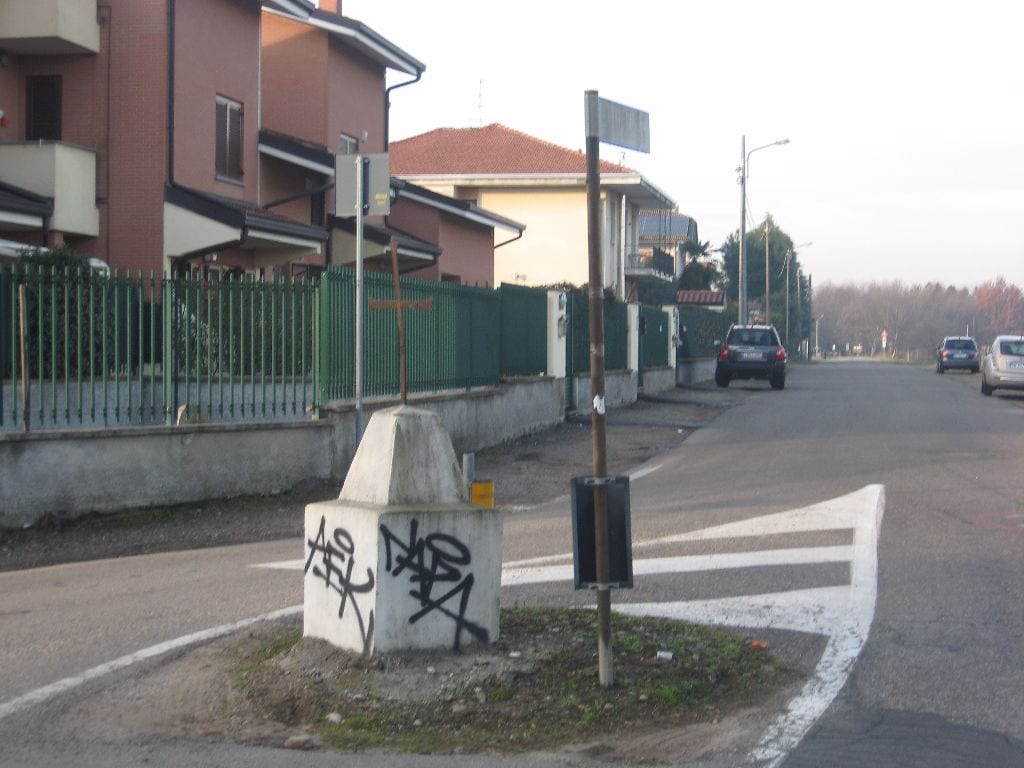I vandali sporcano, gli Amici della Cassina puliscono