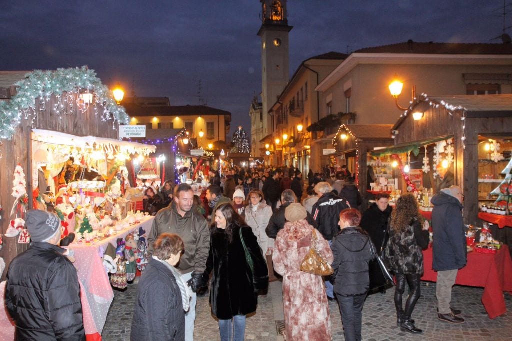 Il Natale a Lazzate, dai mercatini nel borgo al risotto e la trippa in piazza: ecco il programma