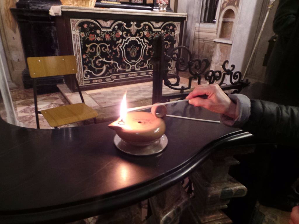 Si rinnova la tradizione della Candelora: benedizione delle candele dalla Regina Pacis alla Sacra Famiglia