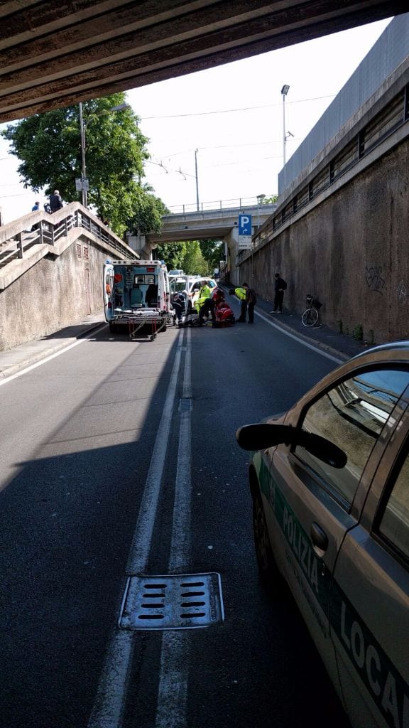 Malore in via Milano: 81enne soccorsa nel sottopassaggio