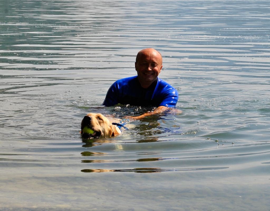 Al laghetto Cantone per nuotare con il proprio cane