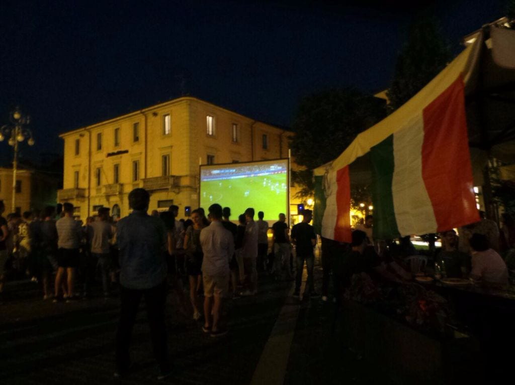 Italia-Germania: il Saronnese si riempie di maxi schermi