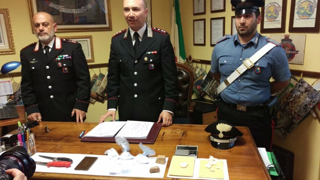 Carabinieri al parco: sequestrati oltre tre etti di droga