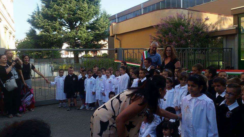 Cartabia e il sindaco Riccardo danno il benvenuto a scuola ai nuovi arrivati