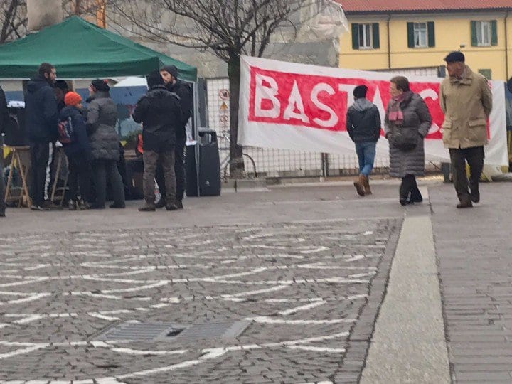 Telos: anarchici in piazza contro i fogli di via, nel sabato dello shopping di Natale