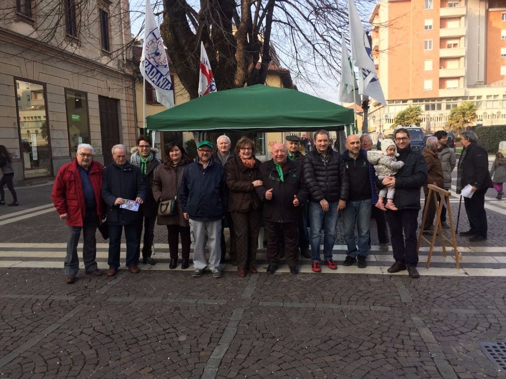 Lega Nord in piazza: si parla di amministrazione e si dedica una poesia alle mamme