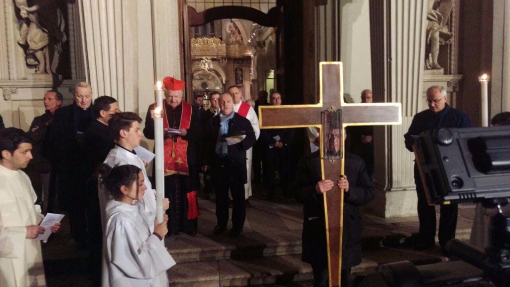 Via Crucis con il cardinale: la diretta