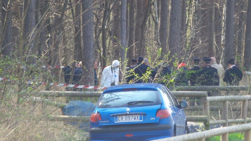 Ceriano Groane: 23enne trovato morto nel bosco. Foto e video dei rilievi