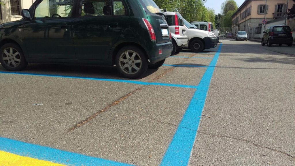 Stalli blu in viale Santuario, il Comune: “Stiamo applicando il piano parcheggi”