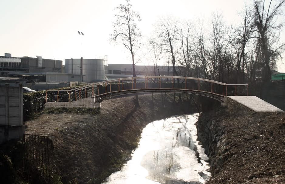 Nuovo ponte ciclabile sul torrente Lura, Casali: “C’è la determina, tocca all’attuatore”