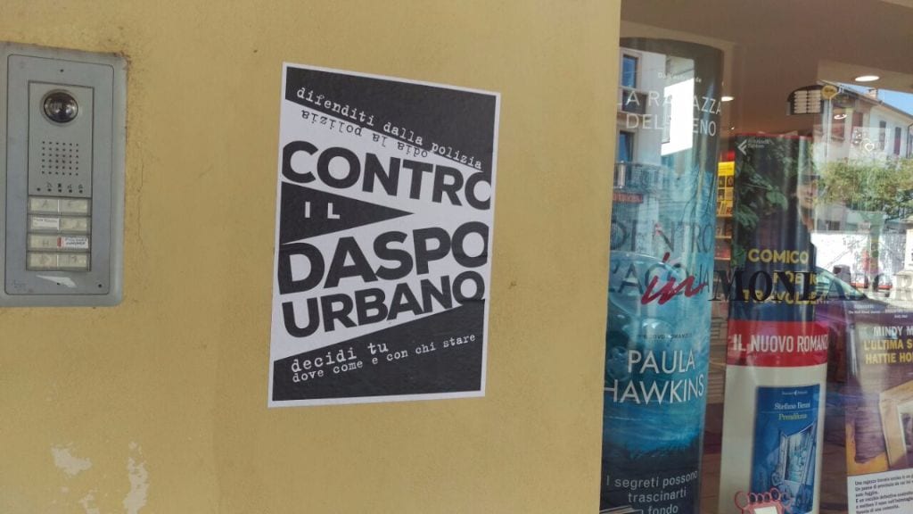 Daspo urbani: centro storico disseminato di manifesti per dire “no”