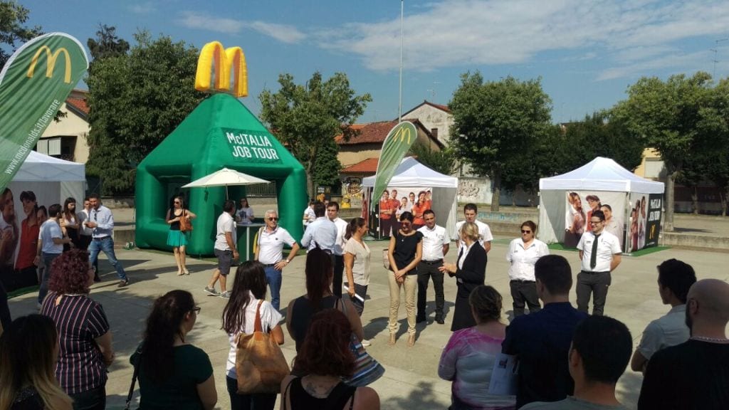 McDonald’s a caccia di personale. In piazza a Gerenzano.