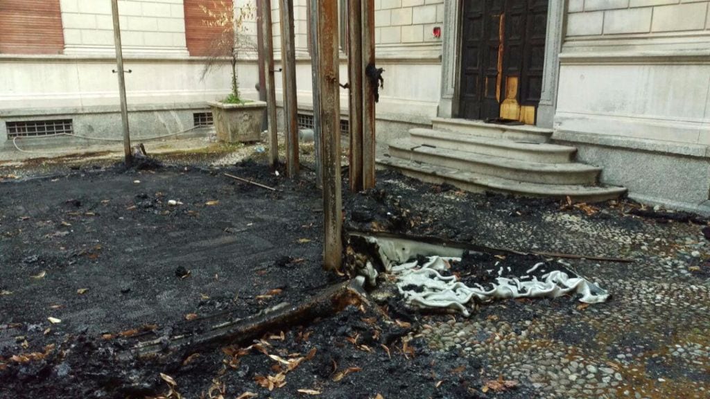 L’incendio non spegne il degrado: Villa Gianetti abbandonata