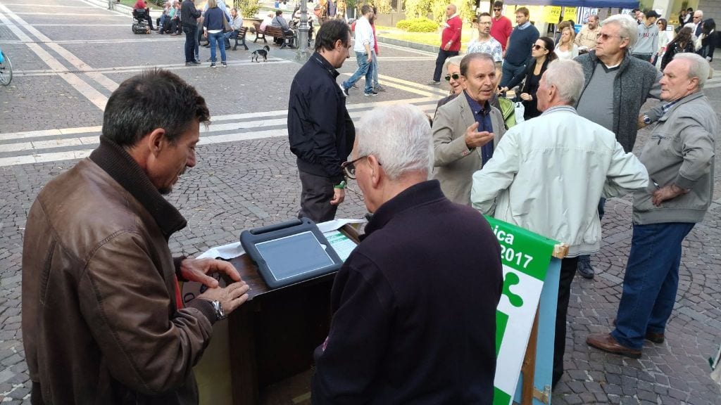 Referendum: simulazioni di voto in piazza con il comitato per il Si, Forza Italia e FdI