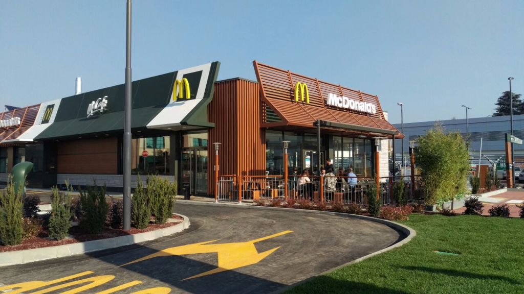 Gerenzano, i panini di McDonald’s selezionati da Bastianich all’assaggio del primo cittadino