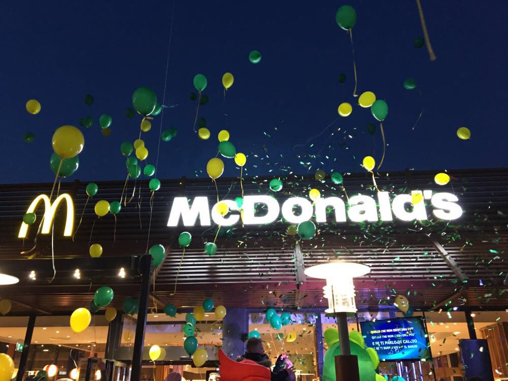 Lancio di palloncini e i super Pigiamini: weekend a dimensione di bimbo per il nuovo McDonald’s