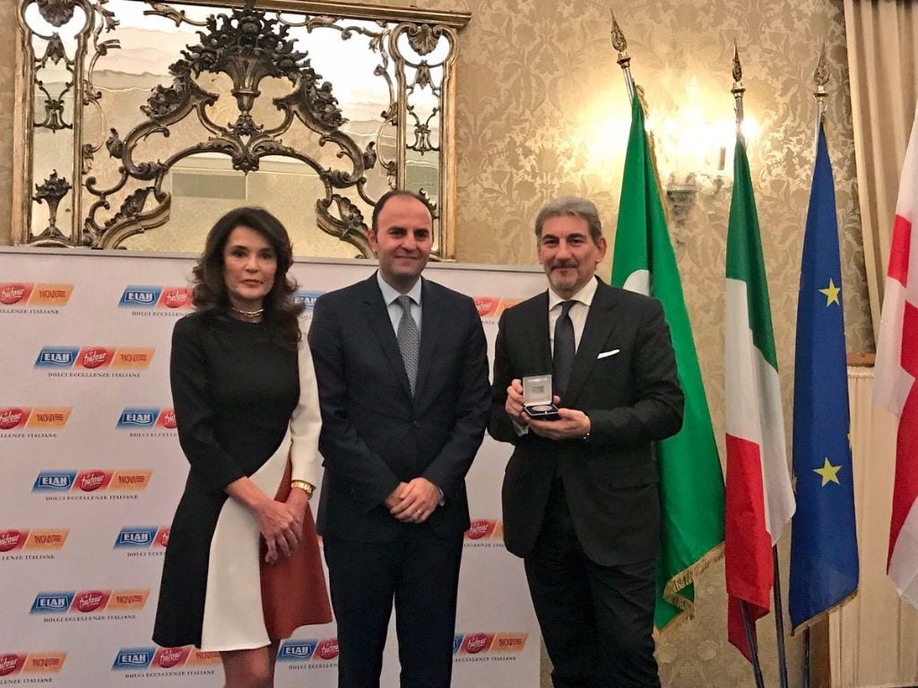 Cattaneo premiato dal Corpo Consolare di Milano “per l’impegno con le rappresentanze diplomatiche della Lombardia”