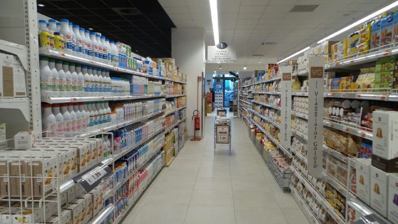 Coronavirus, lettera aperta al sindaco da commessa in un supermercato: “Regoliamo gli ingressi come in altri comuni”