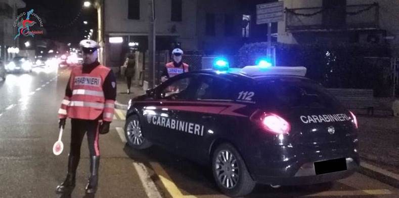 Carabinieri: controlli a raffica nel vicino comasco, presi anche ladri di pneumatici