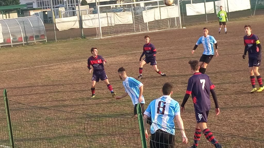 Calcio juniores: Caronnese corsara, Fbc Saronno vincente