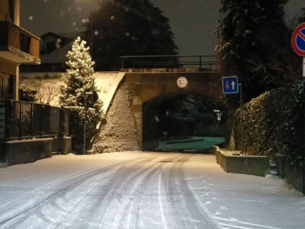 Neve è arrivata anche a Saronno: prime foto, primi interventi