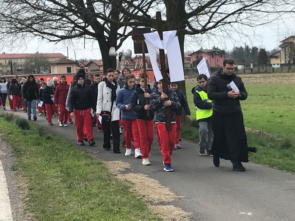 Cislago: via crucis degli studenti a Massina