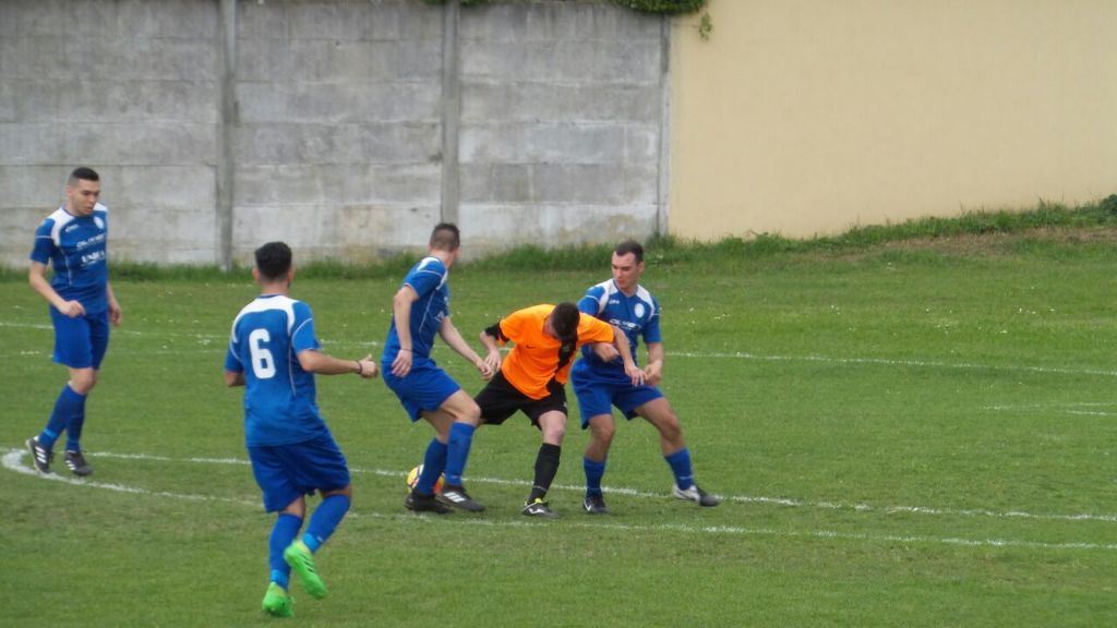 Calcio 2′ categoria: due espulsioni, Amor ko nel derby con Pro Juve