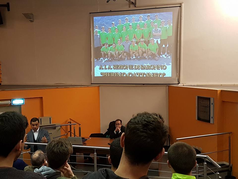 Alberto Zaroli fa lezione agli arbitri di calcio saronnesi