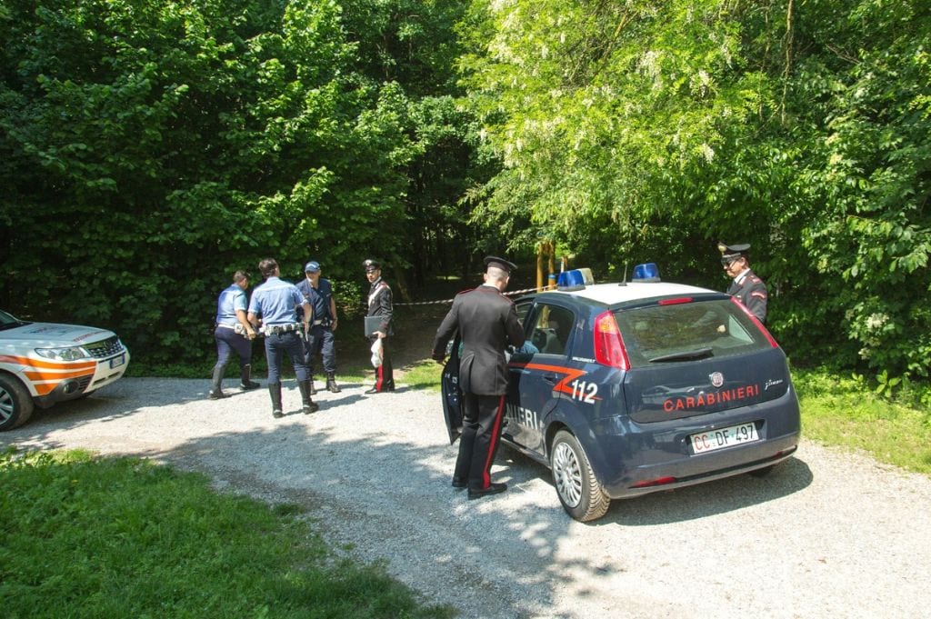 Fuga con tuffo nel Lura: arrestato per resistenza dai carabinieri