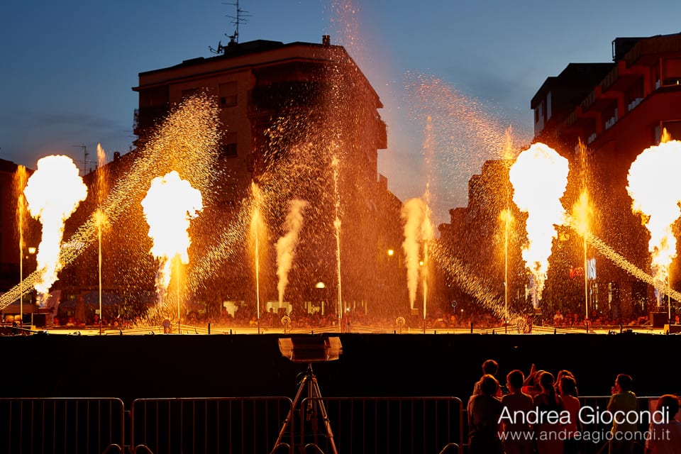 Le fiamme e i guizzi delle fontane danzanti catturati da Andrea Giocondi