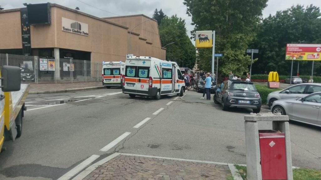 Incidenti a Saronno: tamponamento in centro e caduta accidentale dalla bici