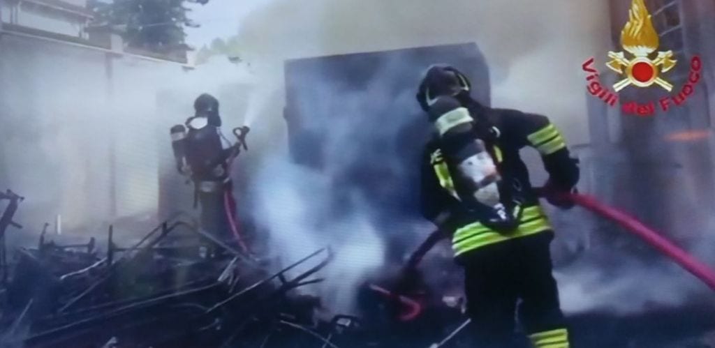 Cesano Maderno: fiamme domate, preoccupa la stabilità del tetto