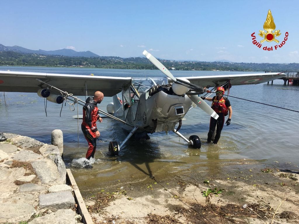 Spettacolare recupero dell’aereo caduto nel lago