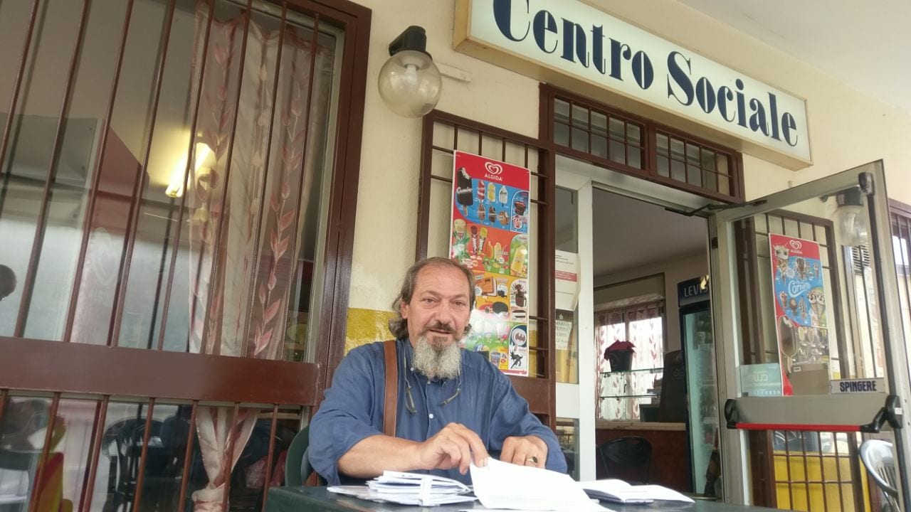 Cassina, Marino vive da 2 mesi al centro sociale: “Comune, aiuto!”