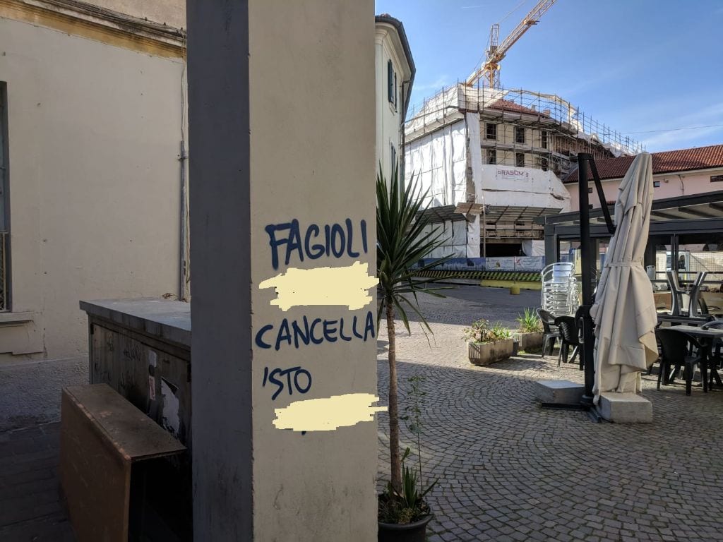 Nuove scritte contro Fagioli e Salvini