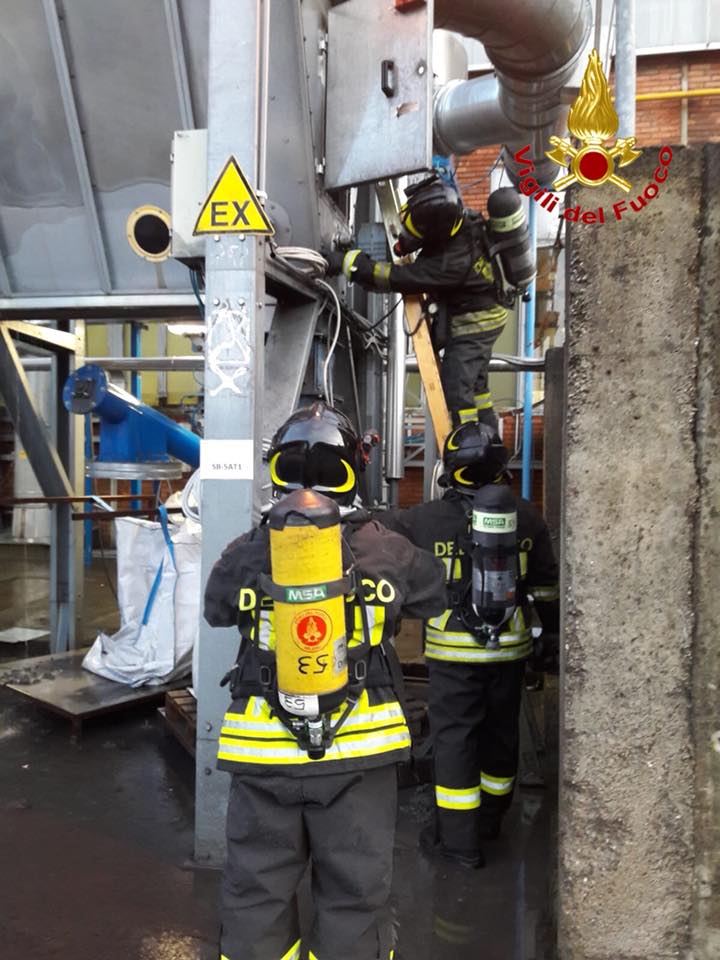 Ceriano Laghetto, pompieri mobilitati per incendio in un silos