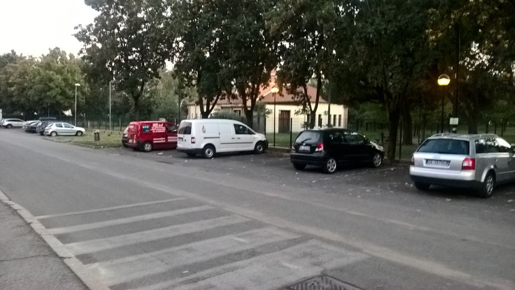 Nonni vigile alla fermata dello scuolabus dell’investimento di via Roma