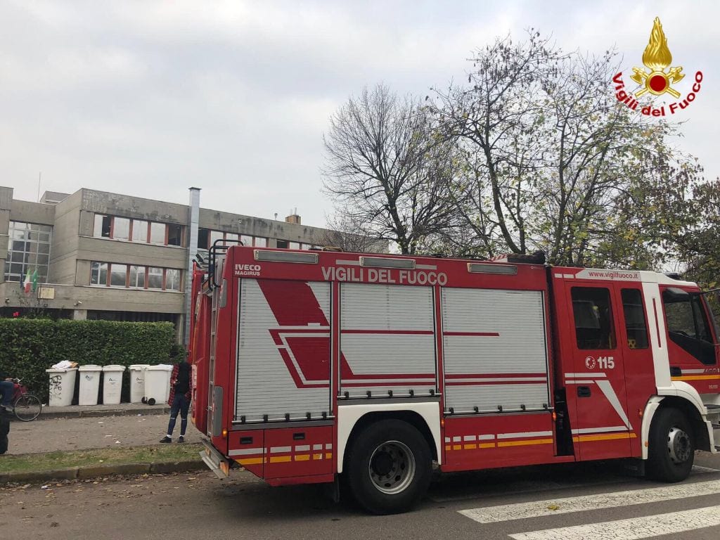 Trema la scuola, pompieri a Busto Arsizio. Evacuato l’istituto Verri
