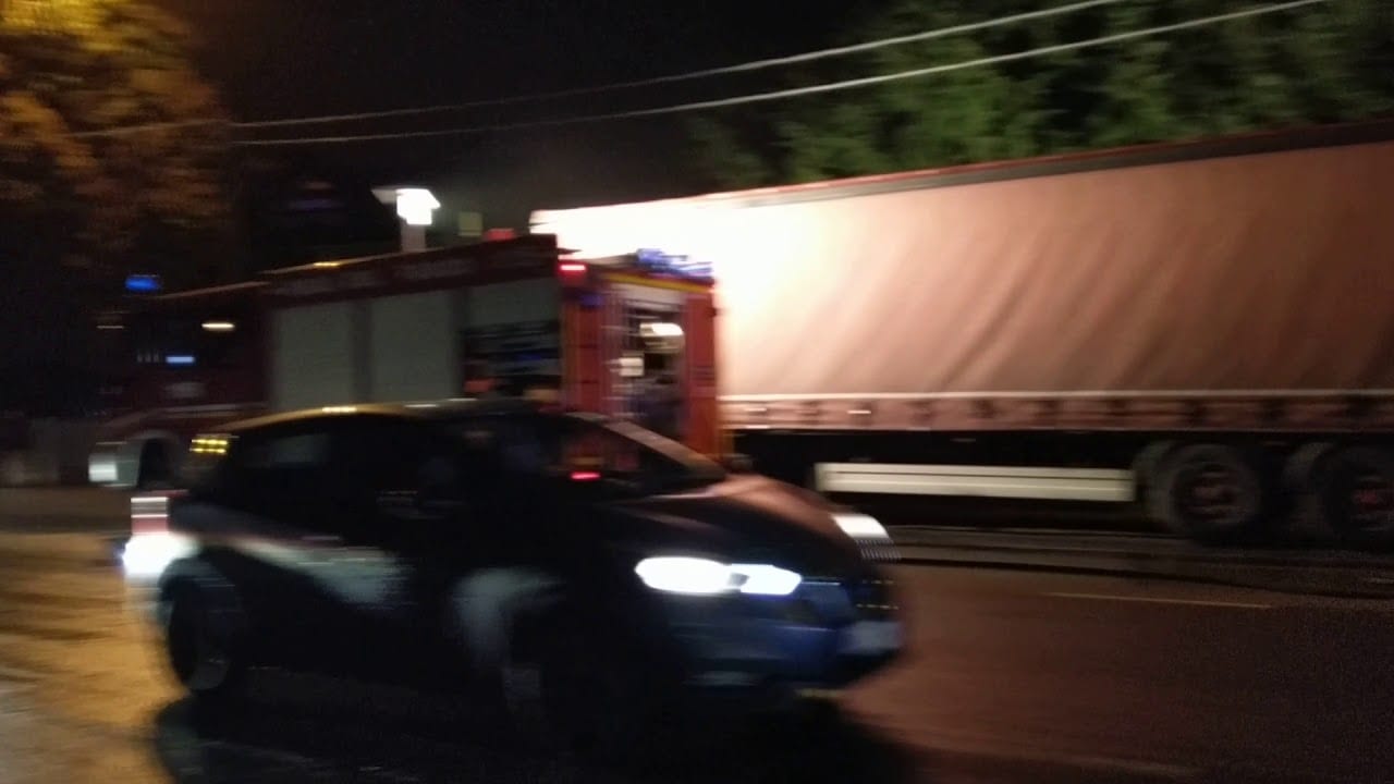 Auto s’incastra sotto camion in sosta: traffico in tilt tra Gerenzano e Saronno