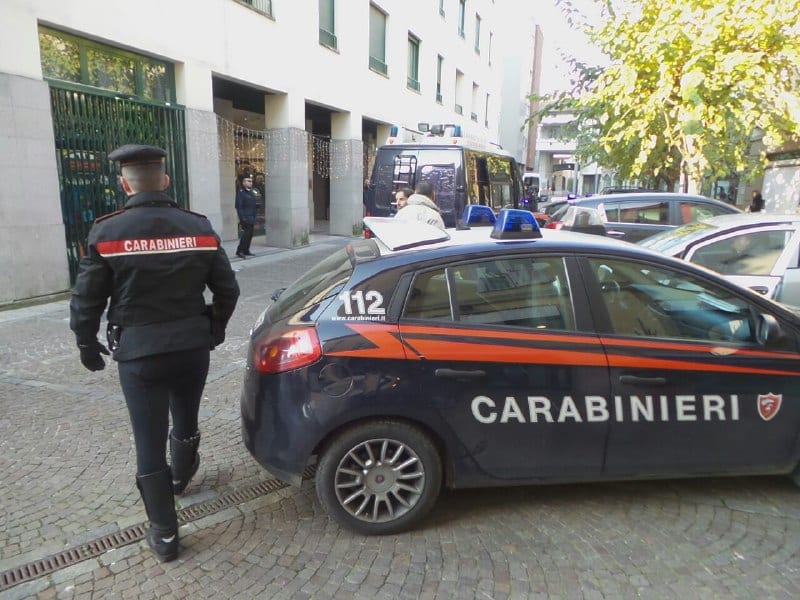 Saronno, preso dai carabinieri in centro minorenne che cercava di rubare moto, 2 ricercati